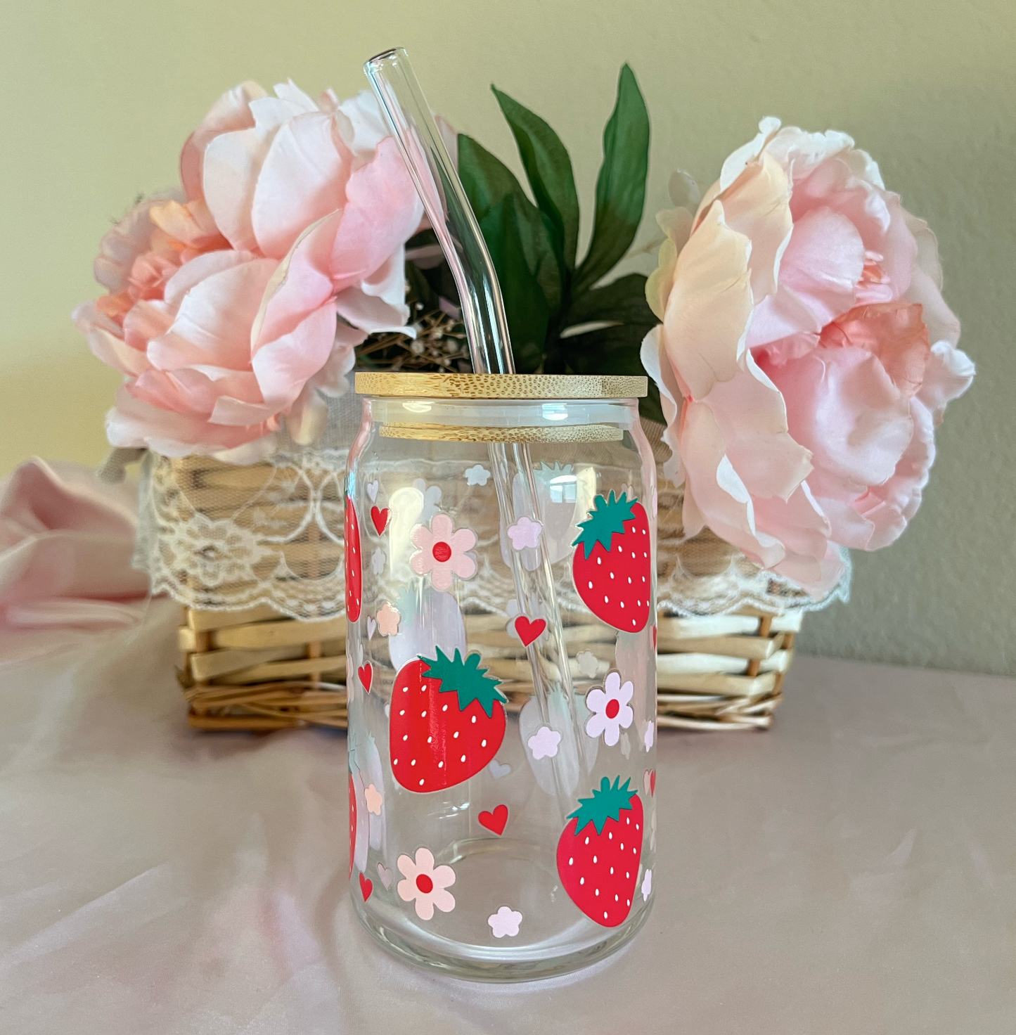 strawberry daisies glass cup