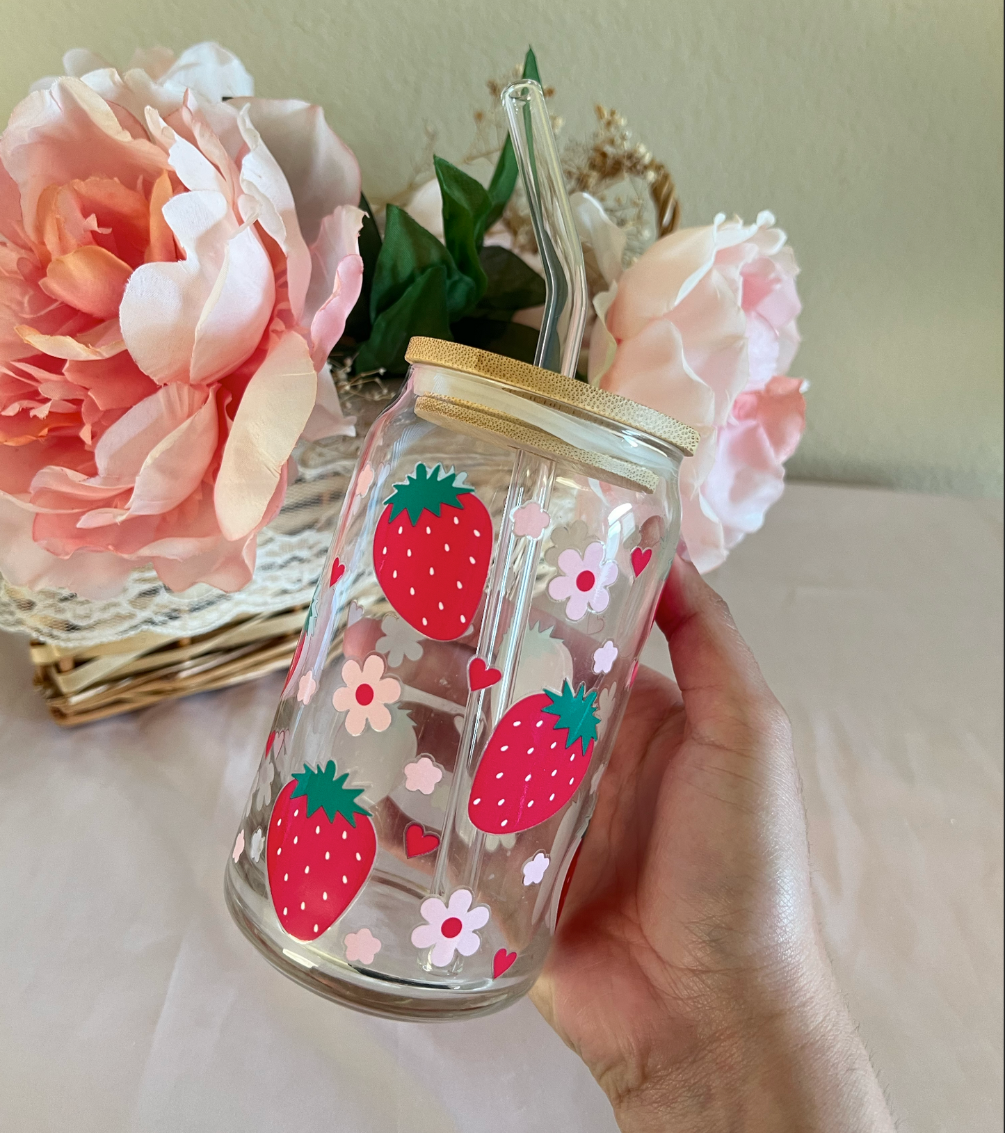 strawberry daisies glass cup